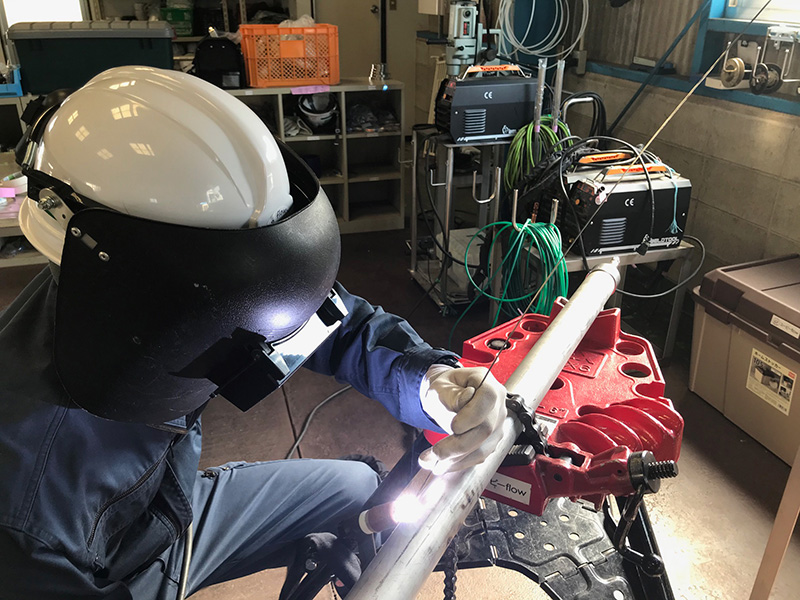 作業風景 工場クリーンルーム内作業