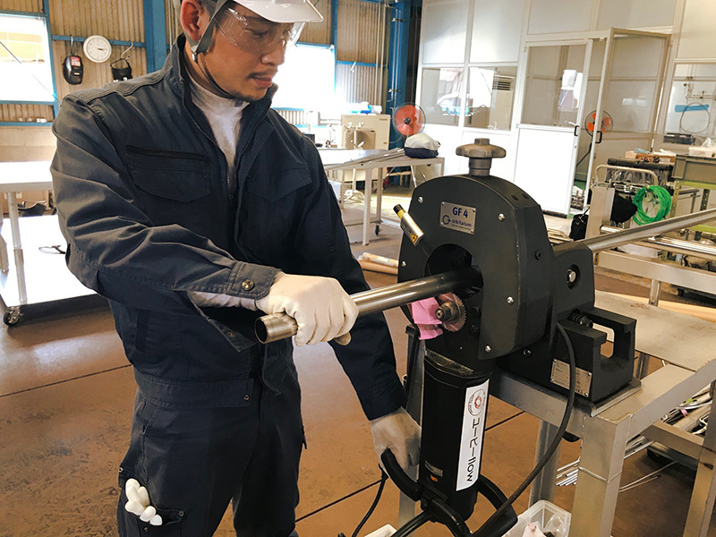 作業風景 工場クリーンルーム内作業